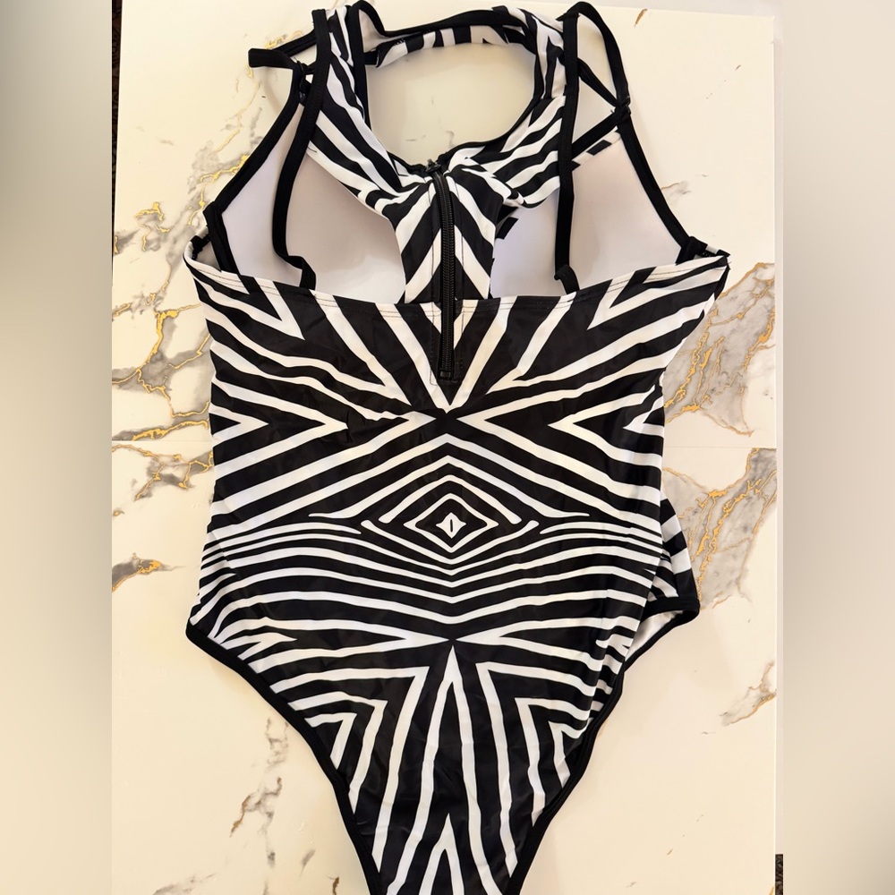 Black and White One Piece Swimsuit Monokini Cutouts Inspired by Andrea Iyama XL - Picture 11 of 11